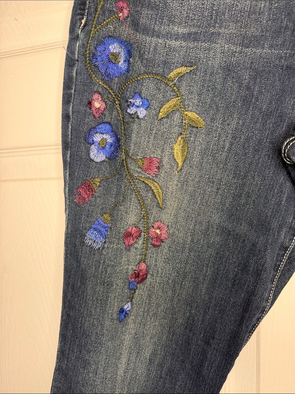 Bandolino Dark Blue Embroidered Ankle Jeans - Picture 3 of 7